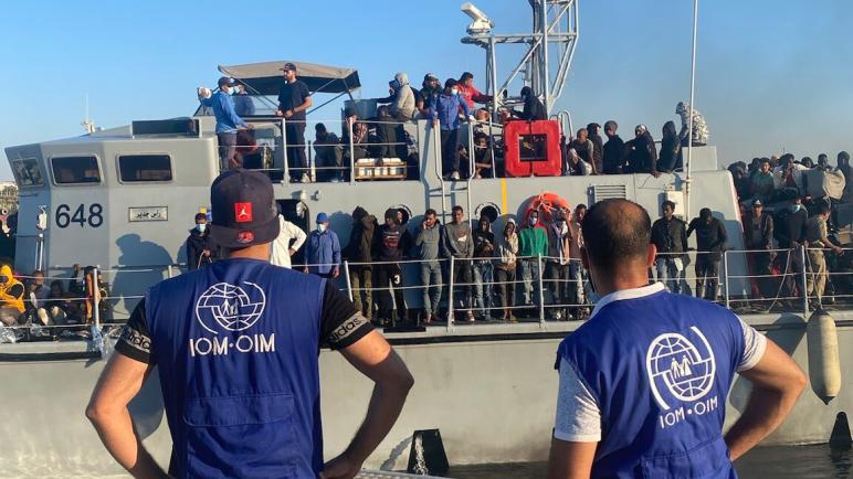 حرس السواحل الليبي ينقذ 56 مهاجرا غير نظامي